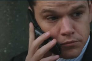 uomo al telefono