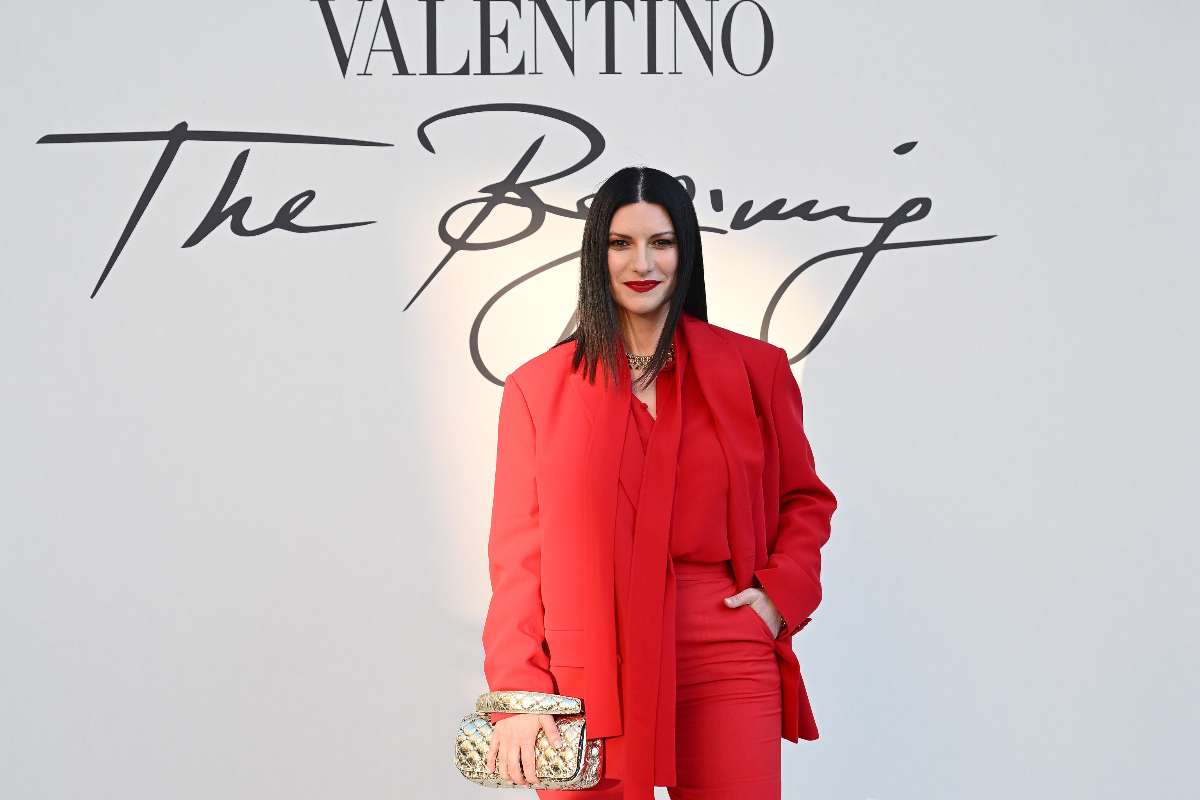 laura pausini in rosso